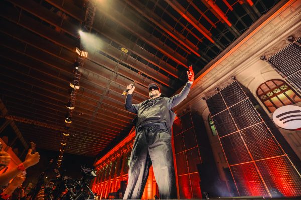 Ryan Castro y Spotify sorprendieron con canción inédita en Bogotá