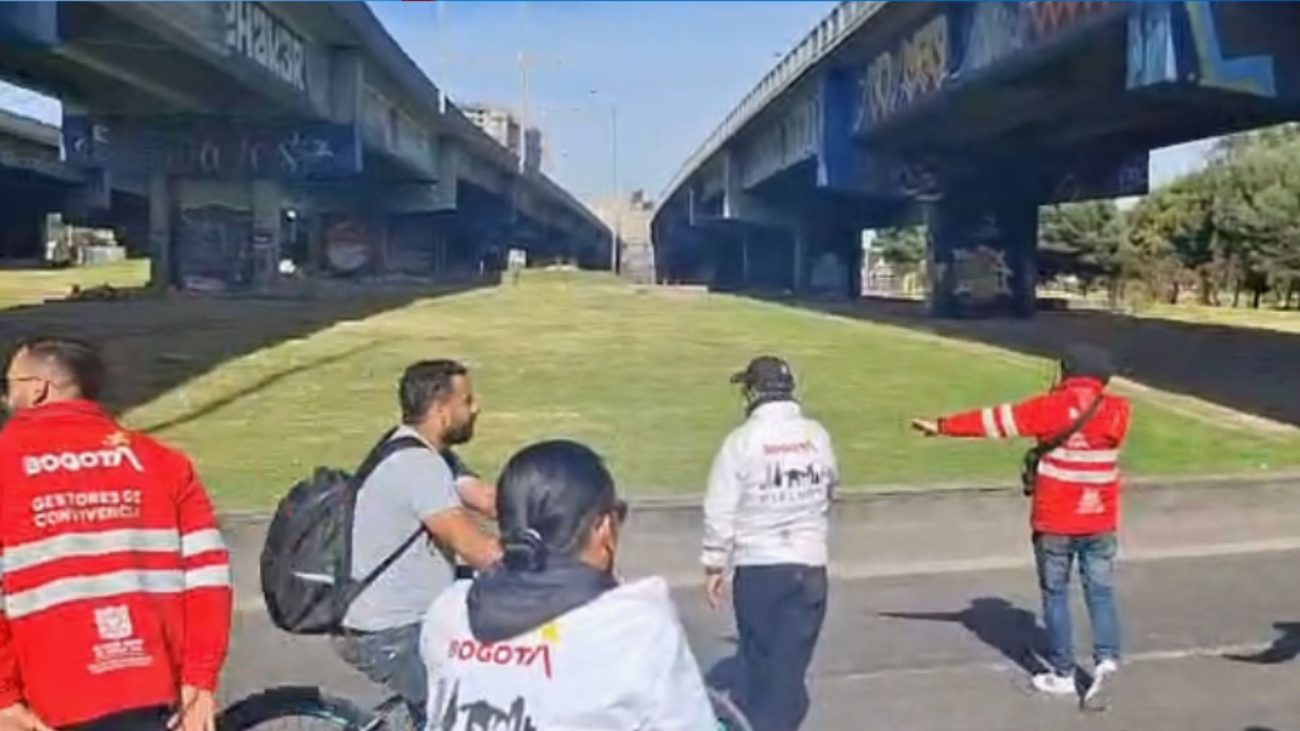 Fuerte operativo de recuperación de espacio público en la glorieta de la Avenida Villavicencio deja desalojos y control policial permanente