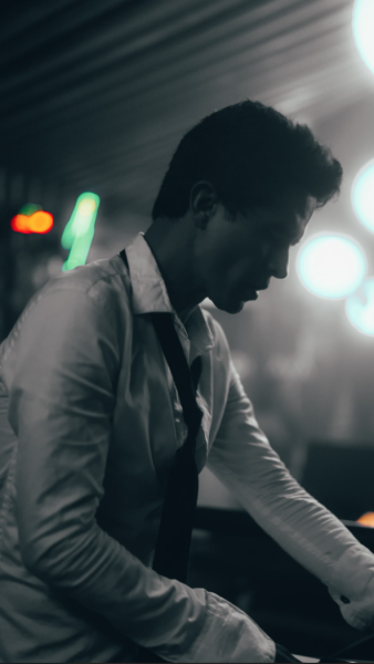 DARMAND debuta con “Take It All”, la nueva apuesta electrónica de Diego Cáceres