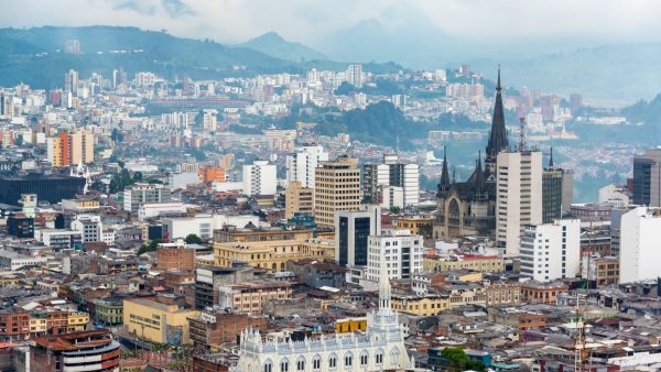 Caldas: El corazón verde donde la cordillera huele a café y tradición