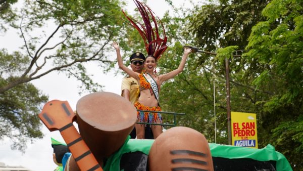 Neiva se desborda de alegría: El Gran Desfile Folclórico Nacional engalana las calles en el cierre del San Pedro