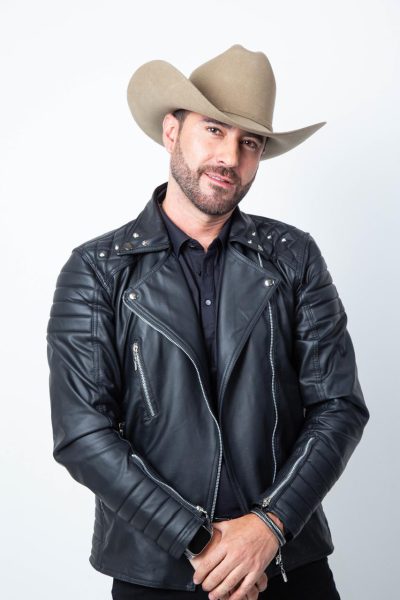 Ángel Toro estrena "Me voy a desjuiciar", adelanto de su álbum Ayer y Hoy