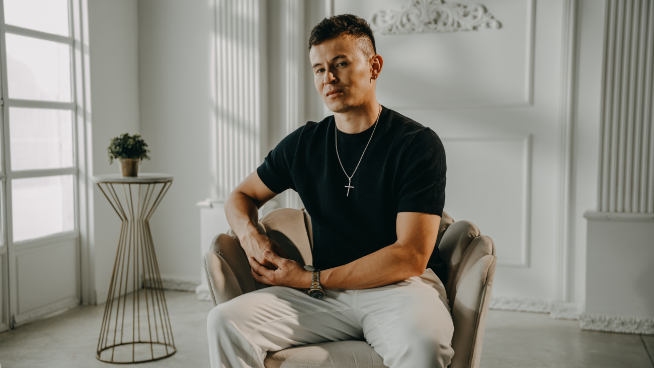 Sabi Hernández Decídete y Dile: así suena el nuevo himno de amor propio