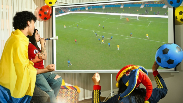 Proyectores para ver fútbol: la tendencia que crece en Colombia rumbo al Mundial 2026