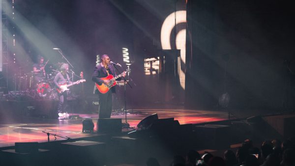 Manuel Medrano anuncia gira internacional de Superior Tour