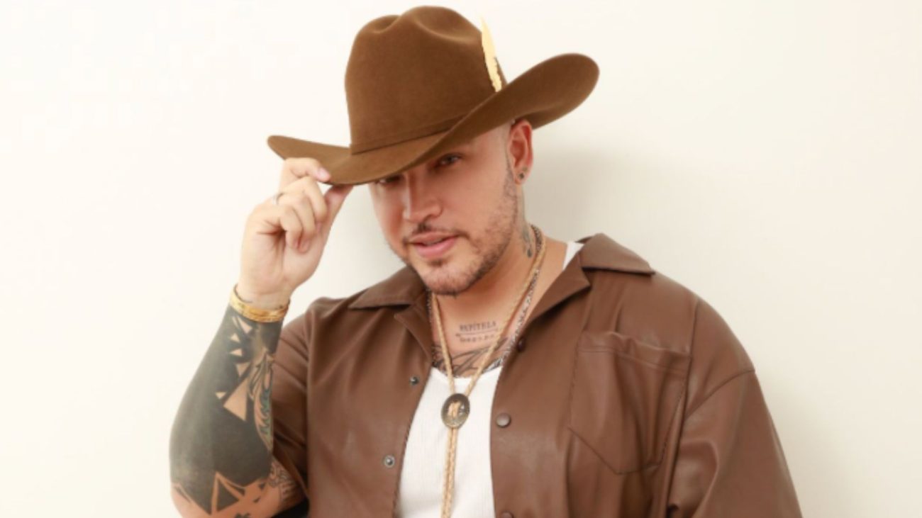 Jessi Uribe se une al homenaje a Antonio Aguilar con "El Hijo Desobediente"