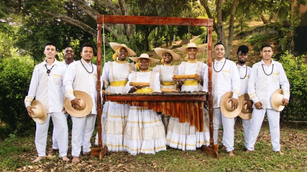 De Mar y Río lanza su álbum "Cantaré" con concierto gratuito en el Teatro Municipal de Cali